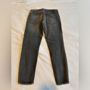 Free People skinny dark denim distressed cropped jeans. Super cute.
